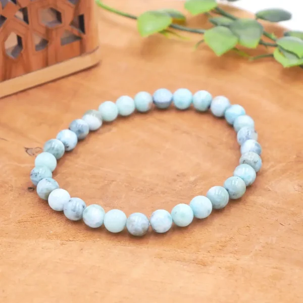 Bracelet en Larimar naturel non teinté aux perles bleu caraïbe marbrées de blanc
