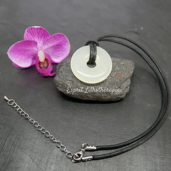 Photo Pendentif Donut Jade de chine en pierre naturelle