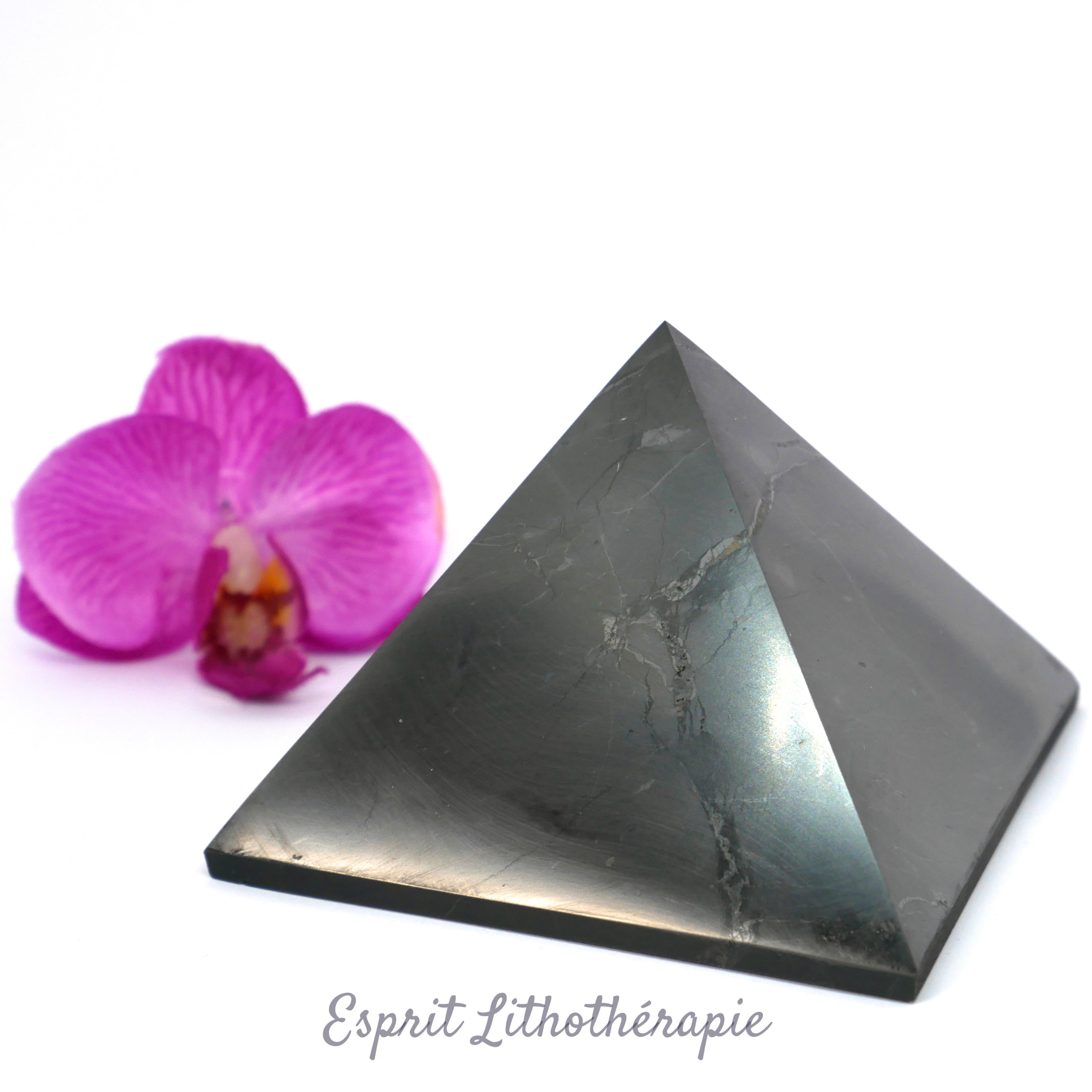 Photo contractuelle Pyramide – Shungite en pierre naturelle
