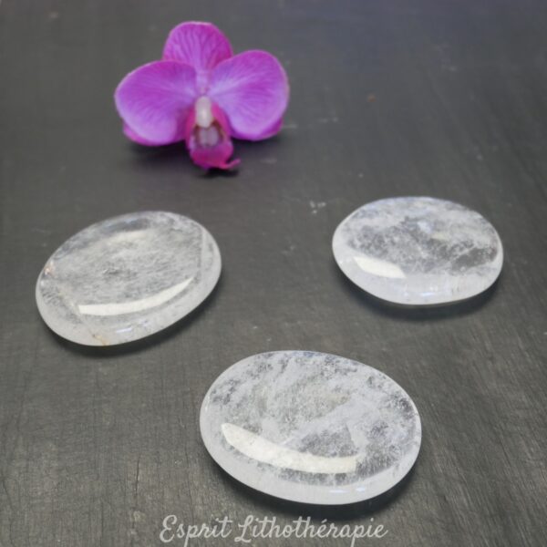 Photo contractuelle Galet Chakra – Cristal de roche en pierre naturelle
