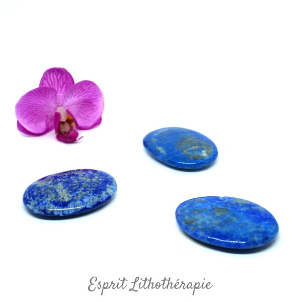 Photo contractuelle Galet Chakra – Lapis Lazuli en pierre naturelle