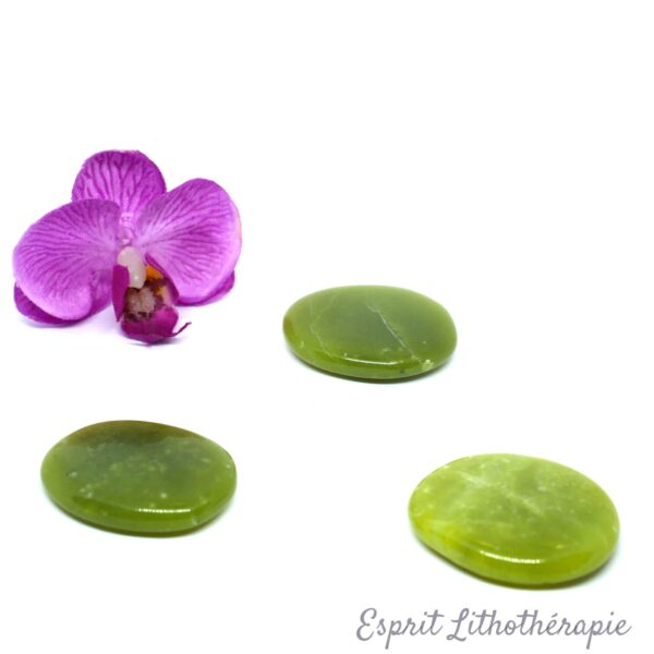 Photo contractuelle Galet Chakra – Jade néphrite en pierre naturelle