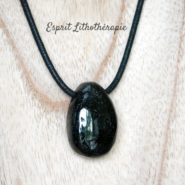 Photo Pendentif - Tourmaline noire en pierre naturelle