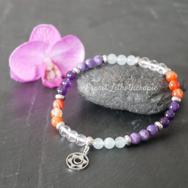 Photo Bracelet Aigue marine, Améthyste, Cristal de roche, Cornaline, Charoïte en pierre naturelle, bijou fait main