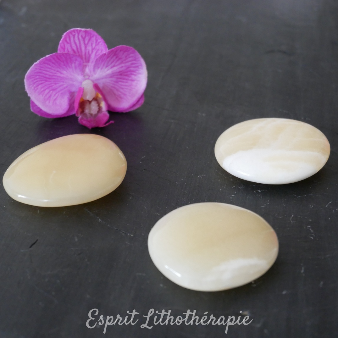 Photo contractuelle Galet Chakra – Calcite jaune en pierre naturelle