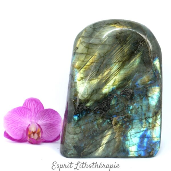 Photo contractuelle Bloc poli Labradorite en pierre naturelle