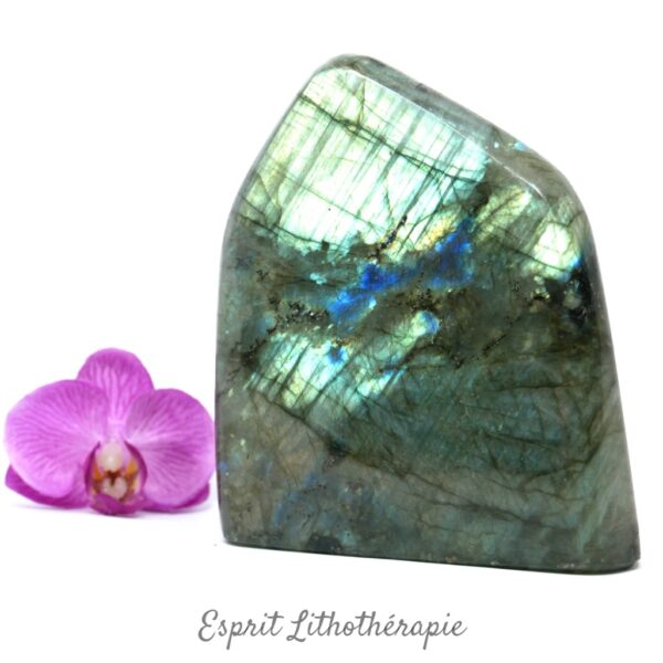 Photo contractuelle Bloc poli Labradorite en pierre naturelle