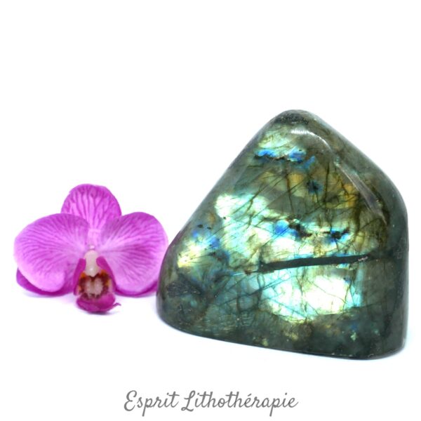 Photo contractuelle Bloc poli Labradorite en pierre naturelle