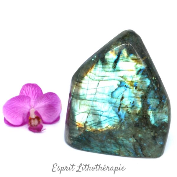 Photo contractuelle Bloc poli Labradorite en pierre naturelle