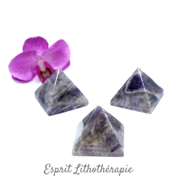 Photo contractuelle Pyramide – Améthyste en pierre naturelle
