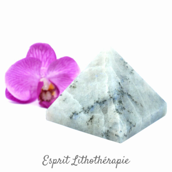Photo contractuelle Pyramide Péristérite en pierre naturelle