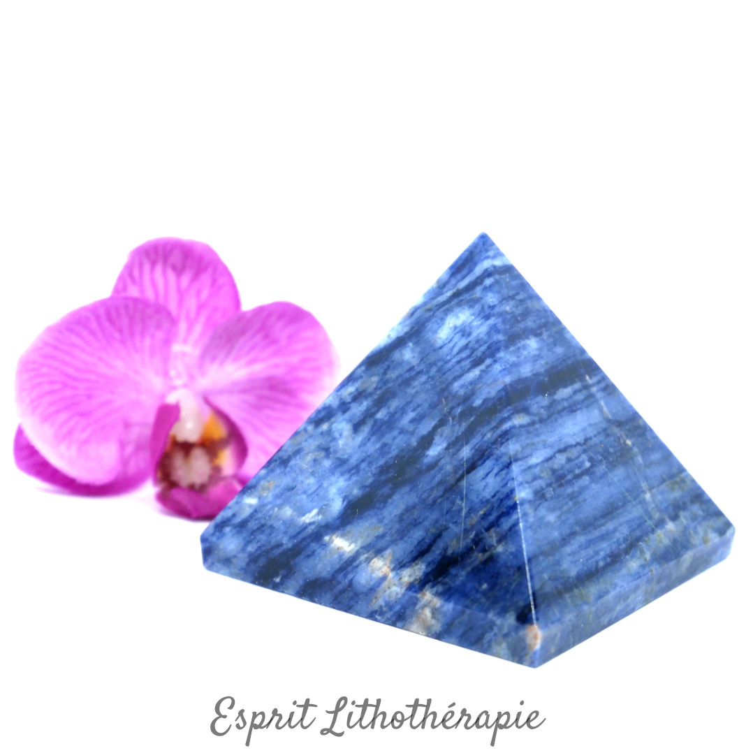 Photo contractuelle Pyramide Sodalite en pierre naturelle