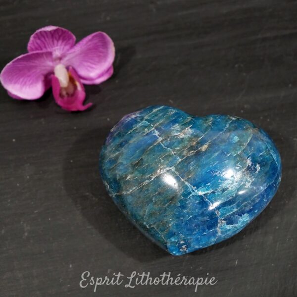 Photo contractuelle Galet coeur Apatite en pierre naturelle