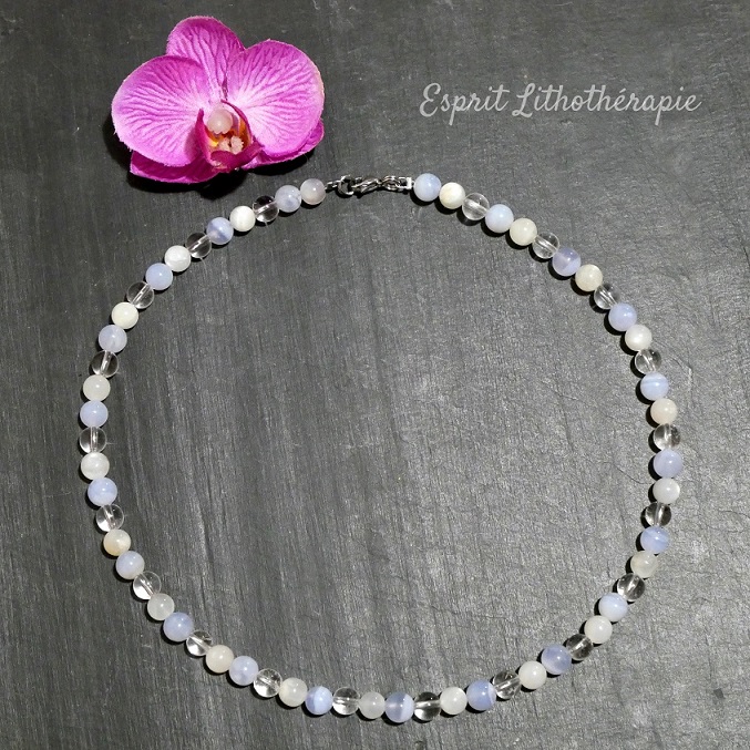 Photo Collier - Calcédoine, Cristal de roche, Pierre de lune blanche en pierre naturelle, bijou fait main