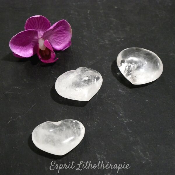 Photo contractuelle Galet coeur – Cristal de roche en pierre naturelle