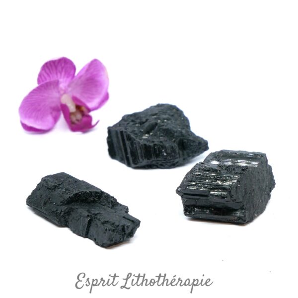 Photo contractuelle Pierre brute – Tourmaline noire Pierre brute – Tourmaline noire en pierre naturelle