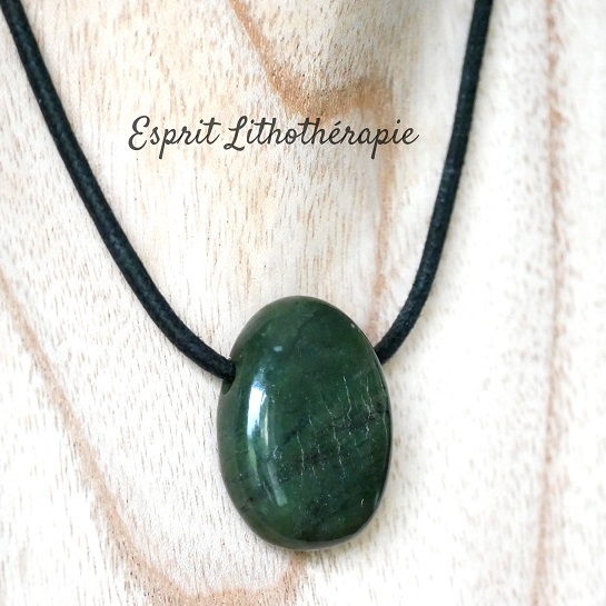 Photo Pendentif - Jade Néphrite en pierre naturelle