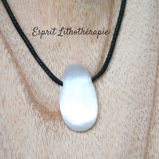 Photo Pendentif - Sélénite en pierre naturelle