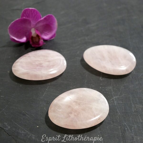 Photo contractuelle Galet anti-stress Quartz rose en pierre naturelle