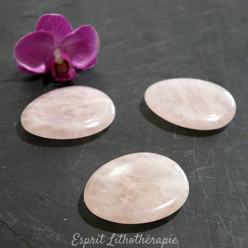 Photo contractuelle Galet anti-stress Quartz rose en pierre naturelle