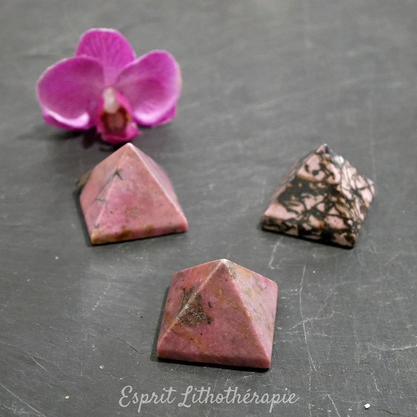 Photo contractuelle Pyramide Rhodonite en pierre naturelle
