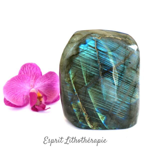 Photo contractuelle Bloc poli Labradorite en pierre naturelle
