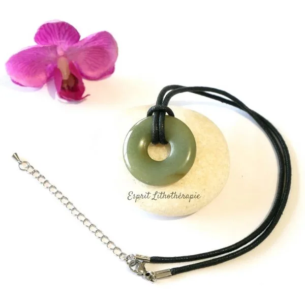 Photo Pendentif Donut Jade en pierre naturelle