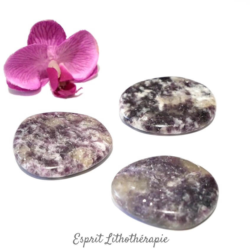 Photo contractuelle Galet Chakra – Lépidolite en pierre naturelle