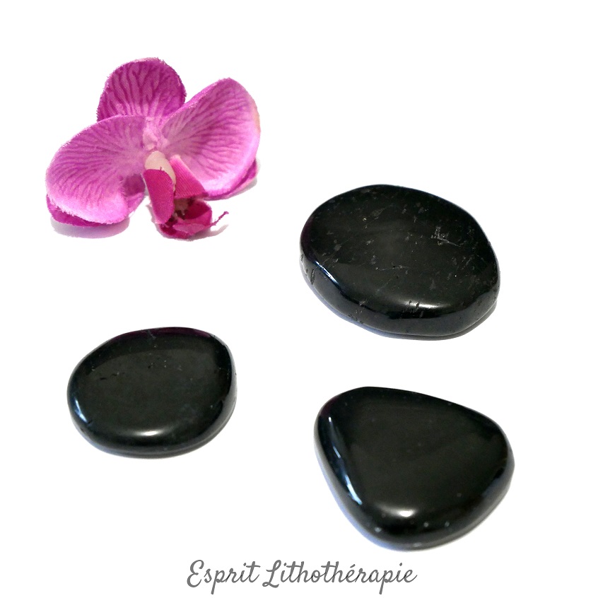Photo contractuelle Galet Chakra – Tourmaline noire en pierre naturelle