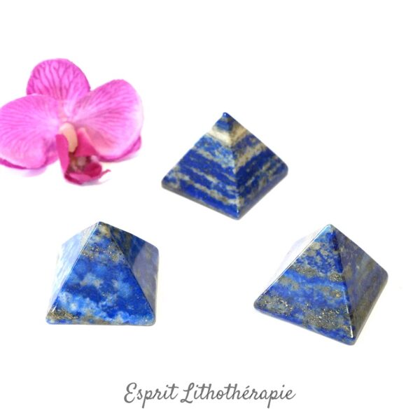 Photo contractuelle Pyramide Lapis Lazuli en pierre naturelle