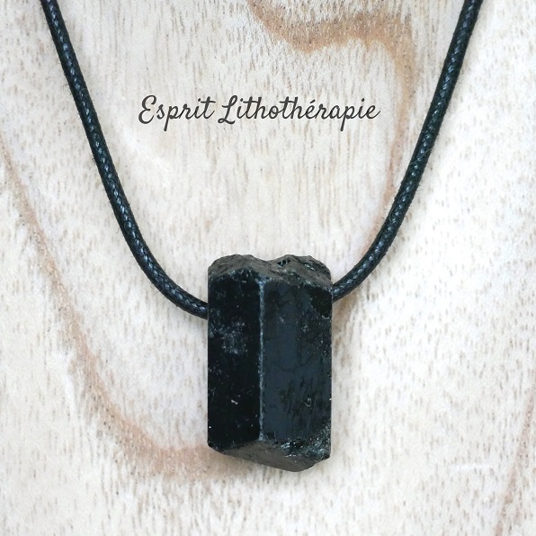 Photo Pendentif Tourmaline noire mono-terminé en pierre naturelle