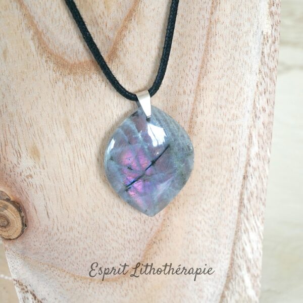 Photo Pendentif Labradorite violette en pierre naturelle