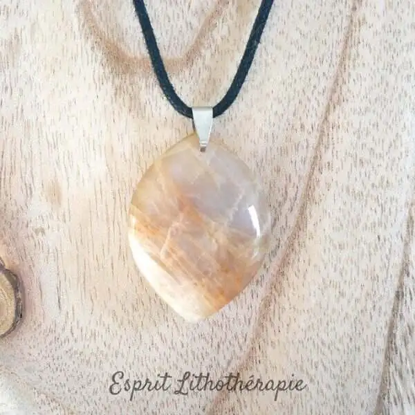 Photo Pendentif Pierre de lune beige en pierre naturelle