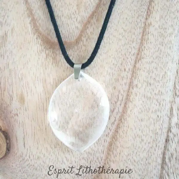 Photo Pendentif Cristal de roche en pierre naturelle