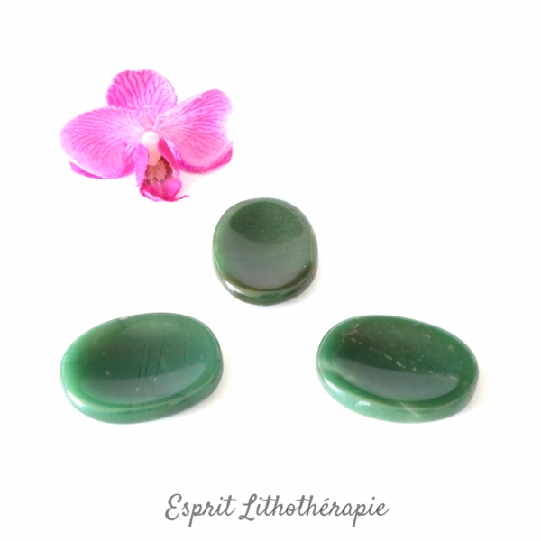 Photo contractuelle Galet anti-stress Jade en pierre naturelle