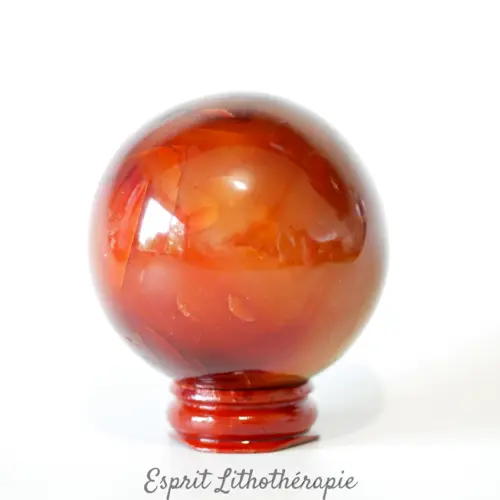 sphère en cornaline naturelle polie – pierre énergétique orange utilisée en lithothérapie
