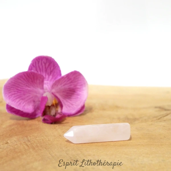 Photo contractuelle Pointe polie Quartz rose Pointe polie Quartz rose en pierre naturelle