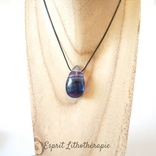 Pendentif en fluorite multicolore naturelle en forme de goutte – pierre polie pour lithothérapie