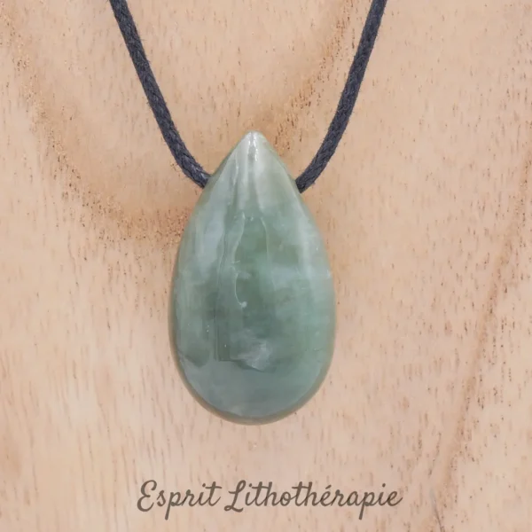 Photo Pendentif Jade Néphrite en pierre naturelle