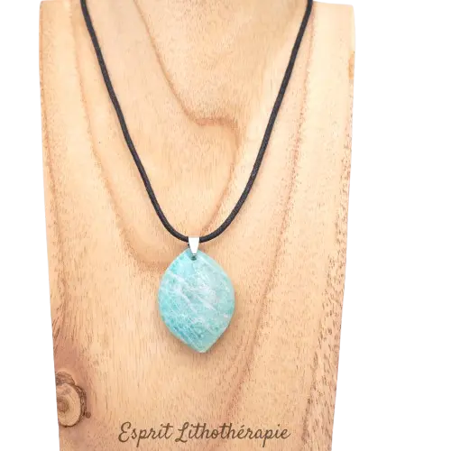 Pendentif en amazonite de qualité excellente AA, pierre naturelle montée sur cordon coton ciré. Taille chaine ou cordon au choix.