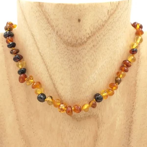 Photo Collier Ambre bébé en pierre naturelle, bijou fait main