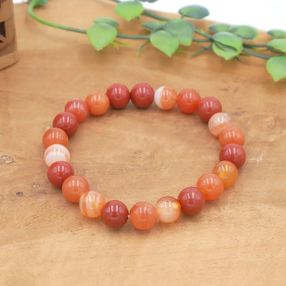 Bracelet en pierres naturelles de qualité d'aventurine orange, de cornaline et jaspe rouge, montées sur fil élastique multibrin résistant.